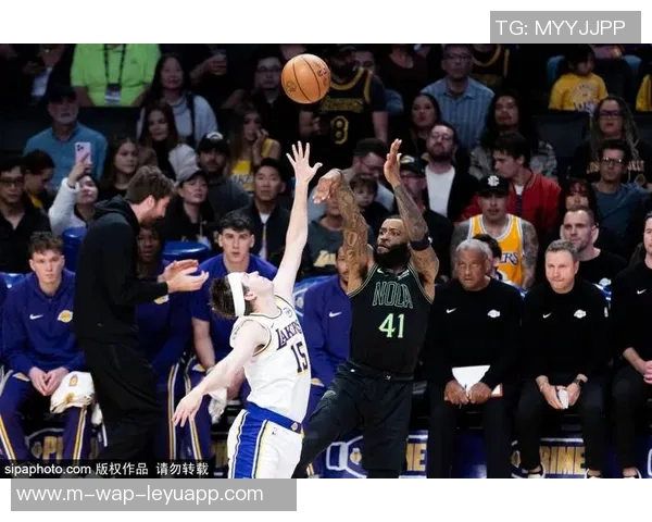 东契奇与詹姆斯联手发威里夫斯狂砍30分助湖人战胜鹈鹕