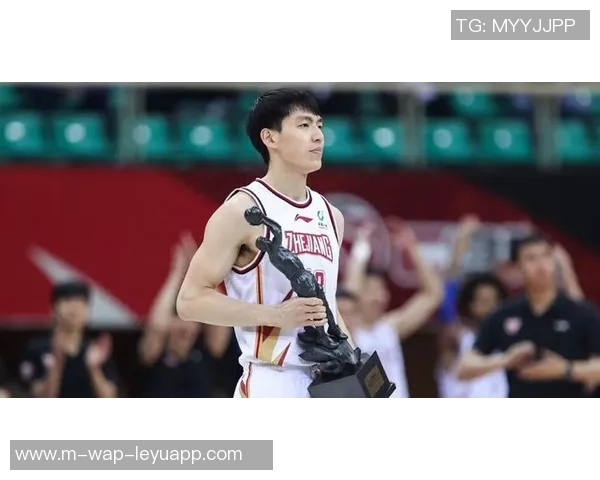 郭艾伦成功拆线恢复训练期待重返赛场展现风采